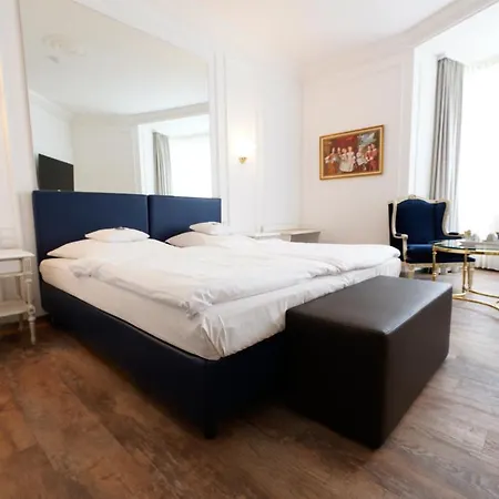 Bayerischer Hof Hotel 4*