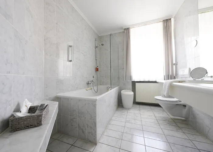 Bayerischer Hof Hotel 4*