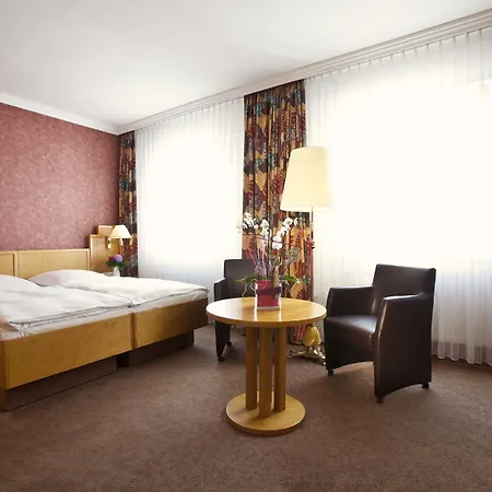 Bayerischer Hof Otel