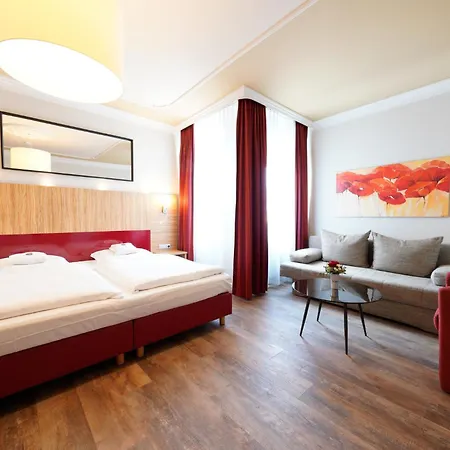 Bayerischer Hof Hotel 4*