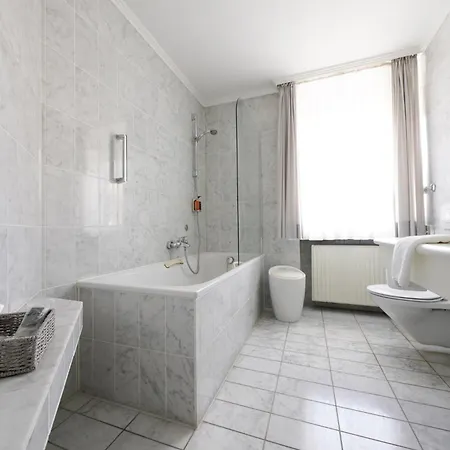 Bayerischer Hof Hotel 4*