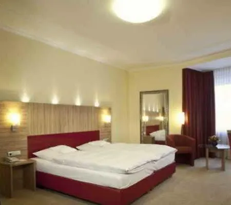Bayerischer Hof Hotell 4*