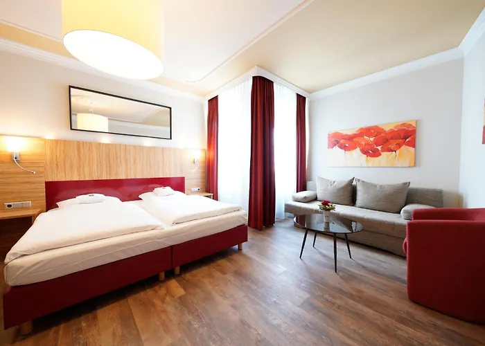 Bayerischer Hof Hotel 4*